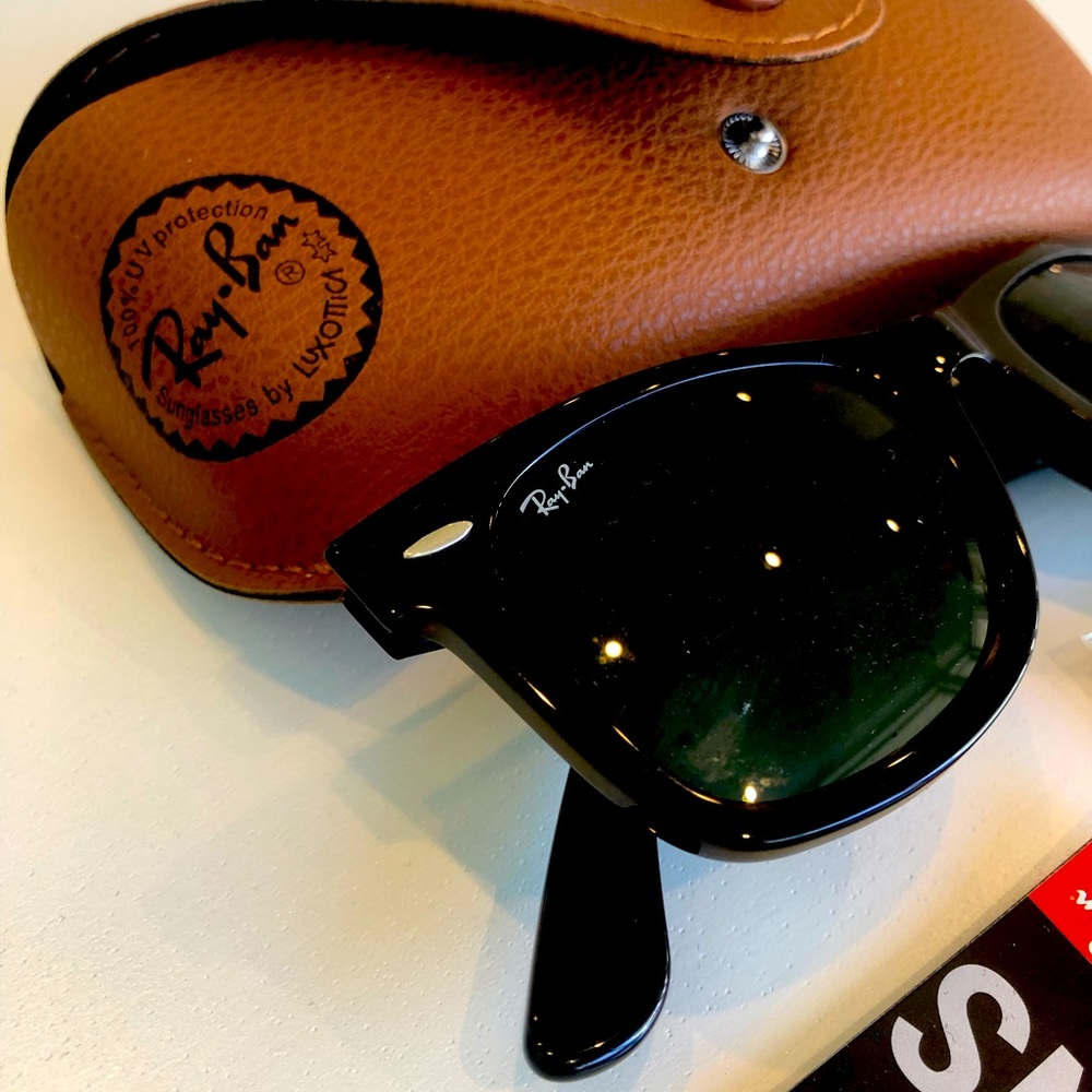 Ray-Ban Wayfarer Tortoise Shell Sunglasses - Brand New Women’s
